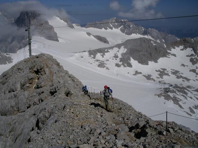 Westgrat-Klettersteig: Irene und Mathias zwischen Kleinem Koppenkarstein und Gro&szlig;em Koppenkarstein (8. Juni)