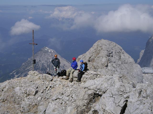 Westgrat-Klettersteig: Erich, Mathias und Irene am Gro&szlig;en Koppenkarstein, 2.865 m (8. Juni)