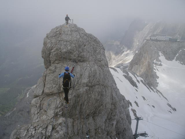 Westgrat-Klettersteig: Irene auf der Seilbr&uuml;cke (8. Juni)