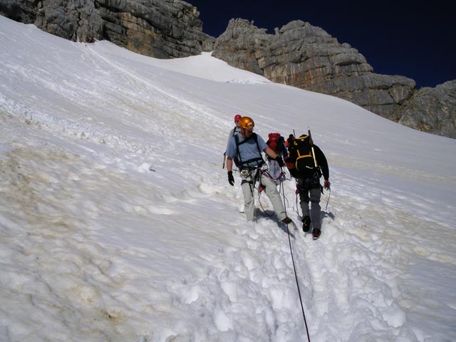 Mathias und Erich am Hallst&auml;tter Gletscher zwischen Schulteranstieg und Seethaler H&uuml;tte (9. Juni)