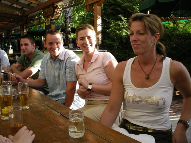 ?, Christian, Sandra und ? in Manuela's Weinstadl