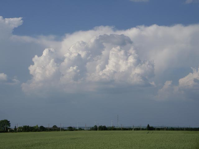 Wolkenstimmung &uuml;ber S&uuml;&szlig;enbrunn (1. Juni)