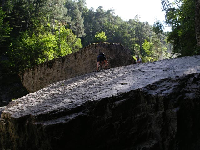 &Ouml;TK-Klettersteig: Tobias und Alexander zwischen zweiter und dritter Br&uuml;cke (7. Juli)