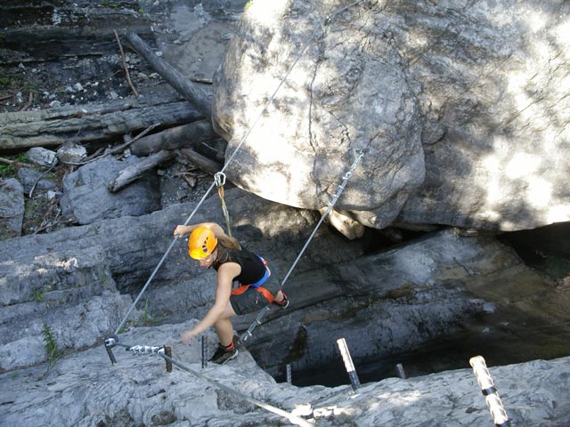 &Ouml;TK-Klettersteig: Theresa auf der dritten Br&uuml;cke (7. Juli)
