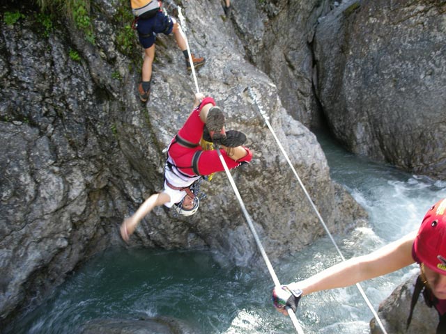 &Ouml;TK-Klettersteig: Christoph auf der vierten Br&uuml;cke (7. Juli)