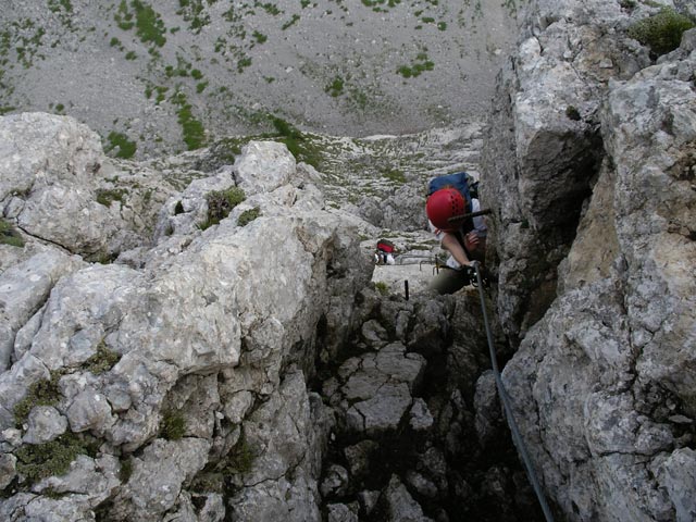 Winkelturm-Klettersteig: Irmgard und Daniela in der Schl&uuml;sselstelle (8. Juli)