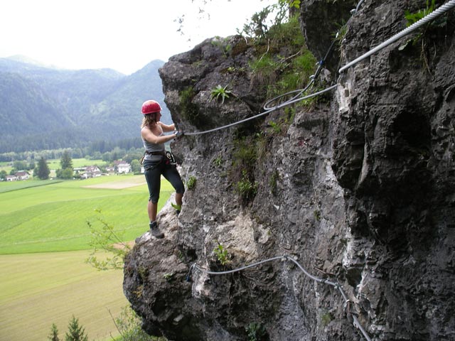 Koflwand-Klettersteig: Doris vor der Seilbr&uuml;cke (8. Juli)