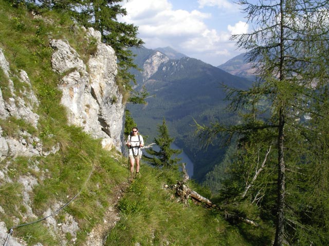 Daniela auf Weg 822 zwischen Senkk&ouml;gel und Leopoldsteiner See