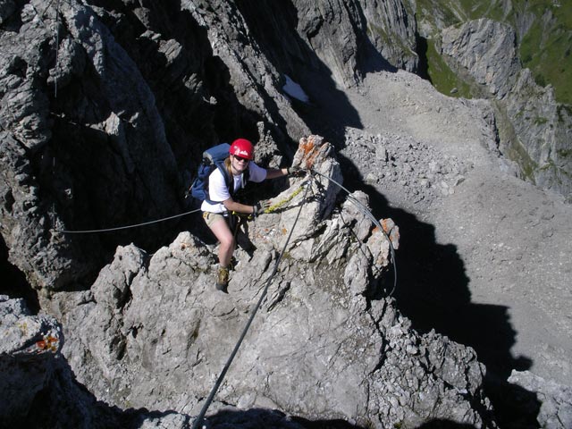 Arlberger Klettersteig: Daniela auf den 'Haifischz&auml;hnen'