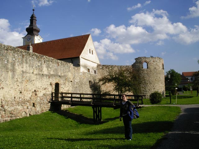 Daniela beim R&ouml;mermuseum Mautern