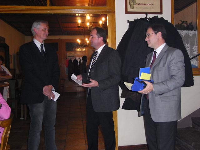 Franz, Harald und Franz im Heurigen &Ouml;sterreicher