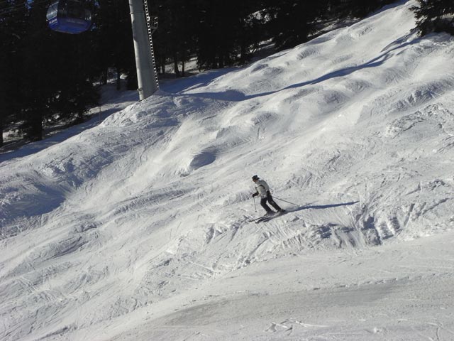 Daniela bei der Einm&uuml;ndung der Osthangskiroute in die Zammermoosabfahrt St. Anton (27. Dez.)