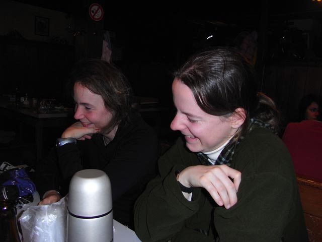 Irene und Daniela im Unterberg-Schutzhaus, 1.187 m (31. Dez.)