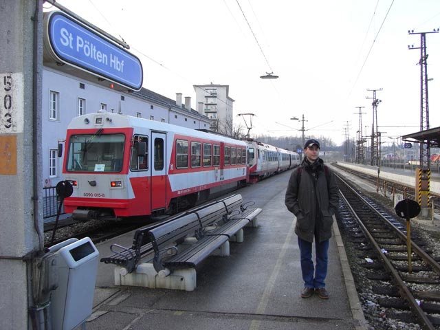 Florian bei 5090 015-8 als R 6843 'B&uuml;rgeralpe' in St. P&ouml;lten Hbf