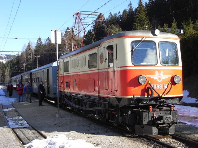 1099.14 mit R 6835 '&Ouml;tscherland' im Bahnhof Mitterbach am Erlaufsee, 801 m