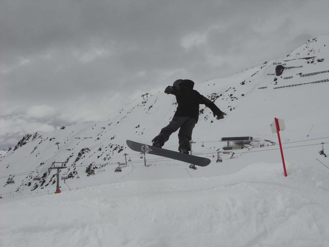Markus neben Piste 8 (10. Apr.)