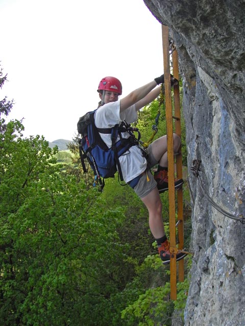 W&auml;hringer Steig: Daniela auf der Leiter