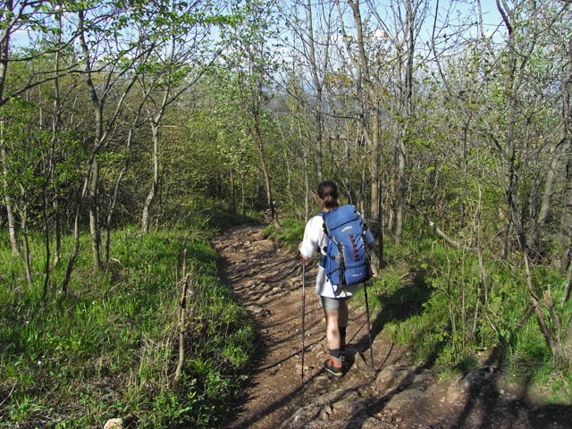 Daniela zwischen Herrgottschnitzerhaus und Einhornh&ouml;hle