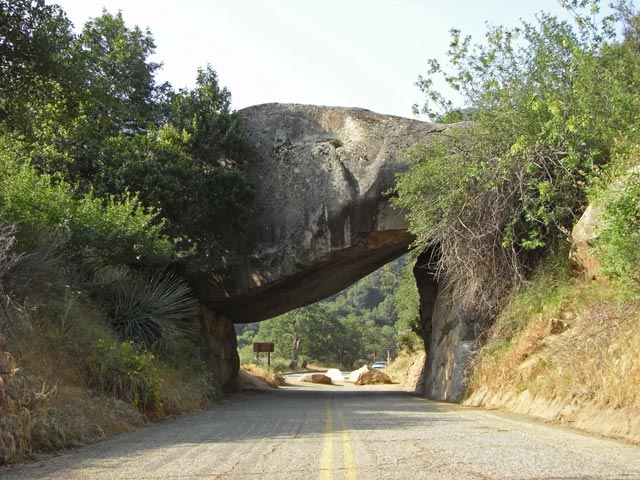 Tunnel Rock im Sequoia National Park (7. Mai)