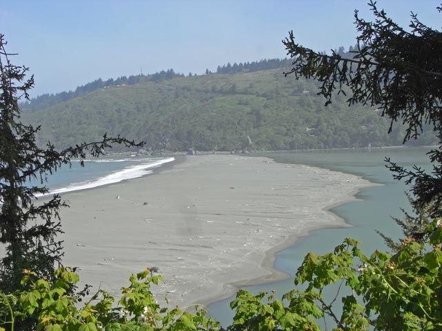 Klamath River bei der M&uuml;ndung in den Pazifik (12. Mai)