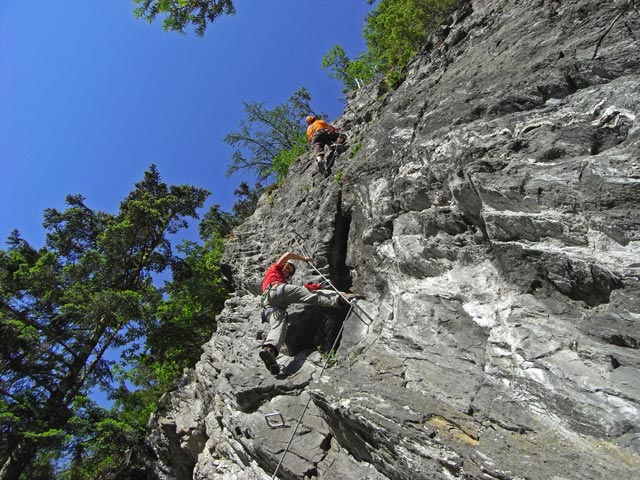 Zimmereben-Klettersteig: Martina und Axel am Pfeiler 'Morgensonne'