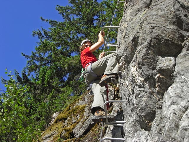 Zimmereben-Klettersteig: Martina am Pfeiler 'Morgensonne'
