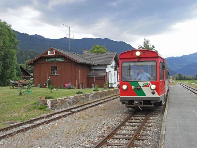 R 8715 im Bahnhof Niederw&ouml;lz-Oberw&ouml;lz (27. Juni)