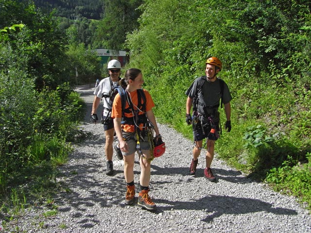 Galitzenklamm-Klettersteig: Norbert, Daniela und Erich beim Zustieg (5. Juli)