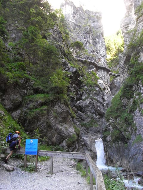 Galitzenklamm-Klettersteig: Erich bei der Einstiegstafel (5. Juli)