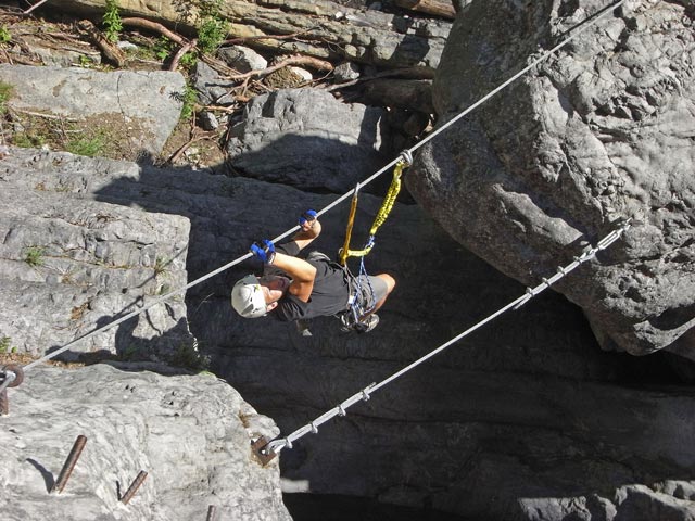 &Ouml;TK-Klettersteig Pirkner Klamm: Christoph auf der dritten Seilbr&uuml;cke (6. Juli)