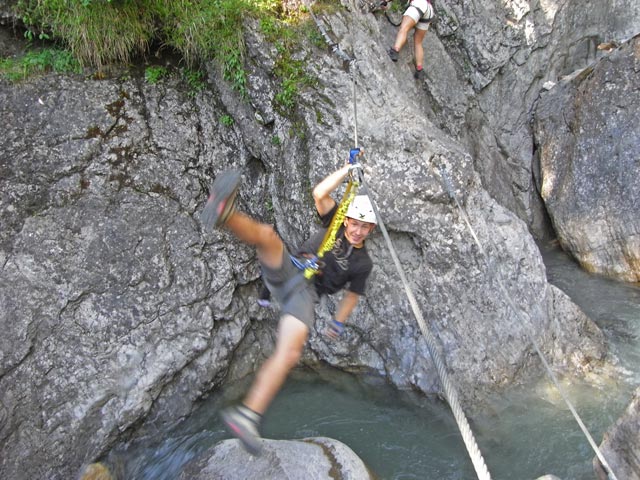 &Ouml;TK-Klettersteig Pirkner Klamm: Christoph auf der vierten Seilbr&uuml;cke(6. Juli)