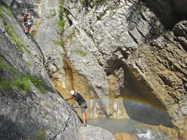 &Ouml;TK-Klettersteig Pirkner Klamm: Christoph beim Regenbogenfall (6. Juli)