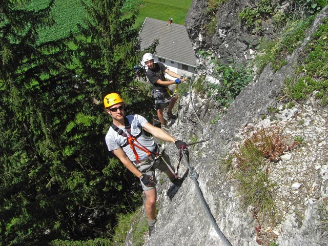Koflwand-Klettersteig: Christian und Christoph zwischen Schl&uuml;sselstelle und Seilbr&uuml;cke (6. Juli)