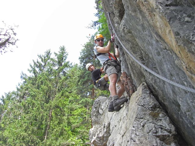 Koflwand-Klettersteig: Christoph und Christian zwischen Seilbr&uuml;cke und Ausstieg (6. Juli)