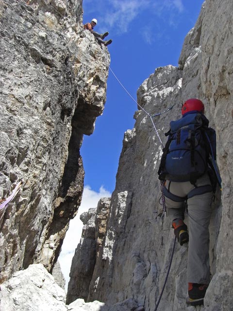 Normalweg Westliche Zinne: Josef und Daniela in der Schl&uuml;sselstelle (9. Juli)