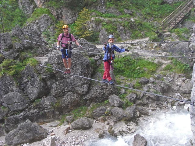 Hias-Klettersteig: Erich und Martin auf der 1. Seilbr&uuml;cke