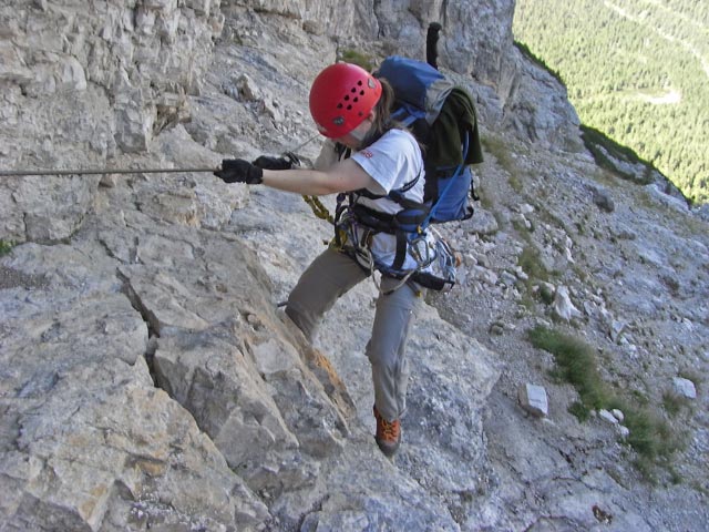 Via Ferrata Renè de Pol: Daniela im Einstieg (30. Aug.)