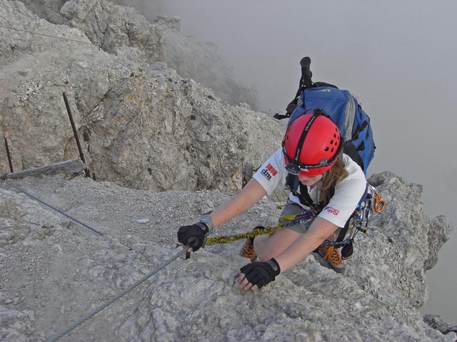 Via Ferrata Ivano Dibona: Daniela zwischen Ponte Cristallo und Forcella Stounies (30. Aug.)