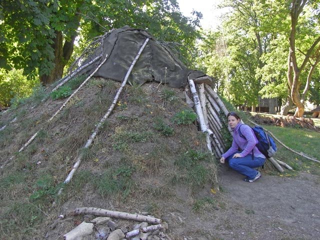 Daniela bei Winterbehausungen aus dem Jungpal&auml;olithikum