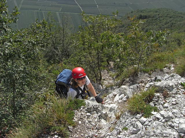 Fennberg-Klettersteig: Daniela im langen Gehgel&auml;nde