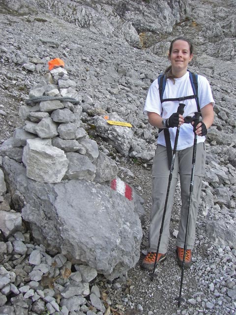 Daniela am G&uuml;ttlersteig bei der Abzweigung zum Kufsteiner Klettersteig (11. Okt.)