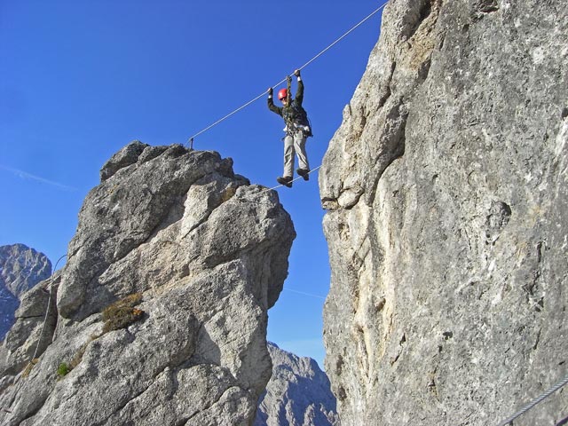 Hundskopf-Klettersteig: Daniela auf der Seilbrücke (12. Okt.)