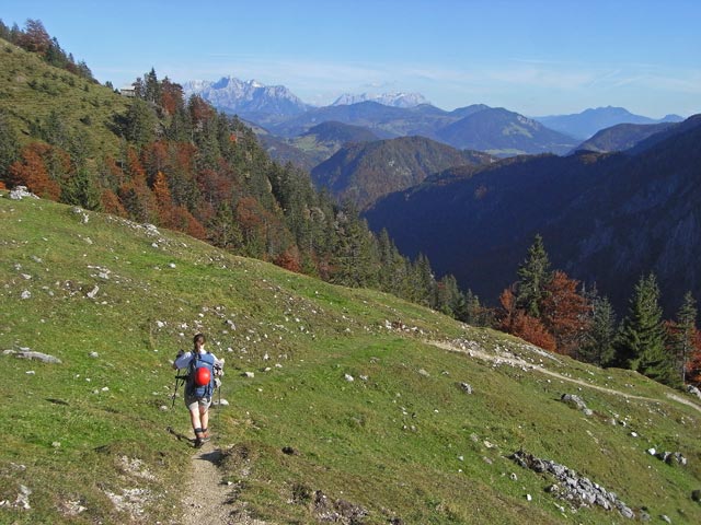 Daniela auf Weg 825 zwischen Ranggenalm und Kaiserbachtal (12. Okt.)