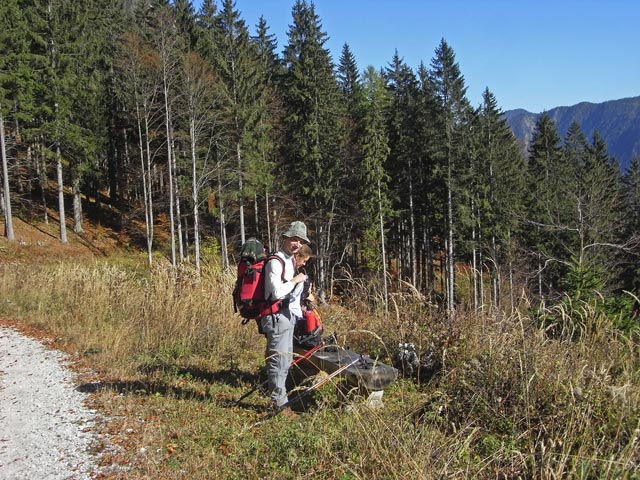 Christoph und Gudrun auf Weg 648 zwischen Scheibenbauerboden und Alblh&ouml;h (18. Okt.)