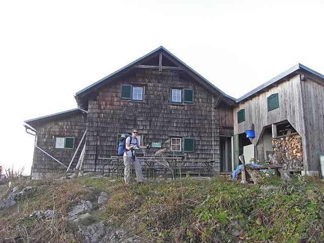 Daniela bei der Ennstaler H&uuml;tte, 1.544 m (18. Okt.)