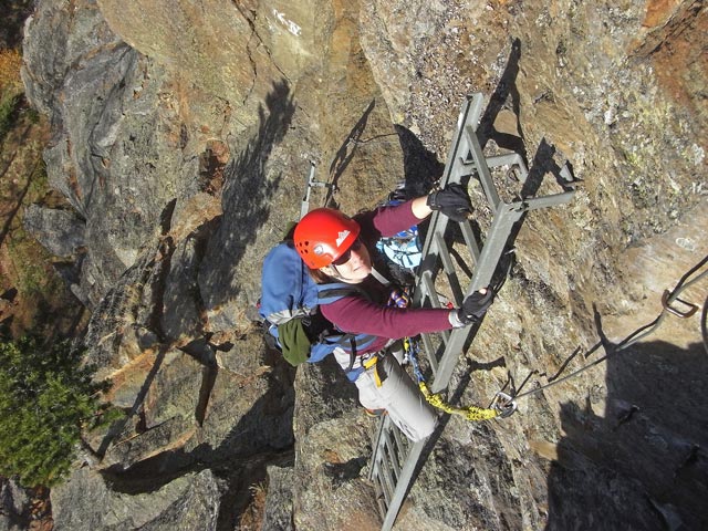 Daniela auf der 2. Leiter