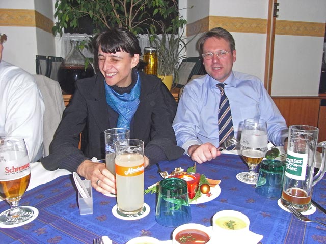 Katja und Anton im Gasthaus M&ouml;slinger