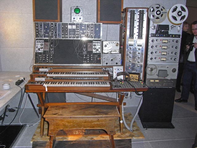 Max-Brand-Synthesizer in der Kulturfabrik Hainburg