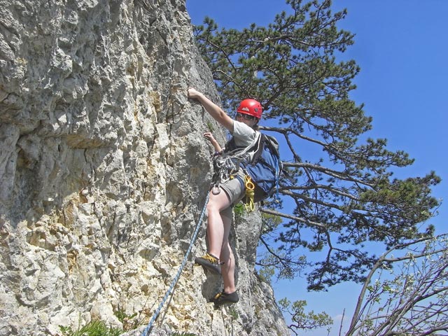 Bergfreundesteig: Daniela in der 1. Seill&auml;nge der Variante