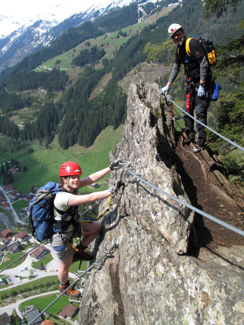 Daniela und Michael am Beginn der ersten Seilbr&uuml;cke